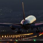 Avião chegando ao aeroporto - O aeroporto de Guarulhos é o mais indicado para quem quer ir a Aparecida ou a Canção Nova, destinos de turismo religioso