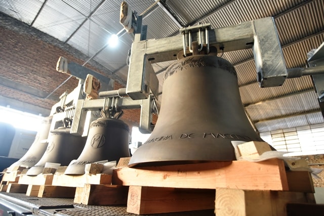 Sinos do campanário do Santuário Nacional de Aparecida antes de serem instalados - foto Thiago Leon