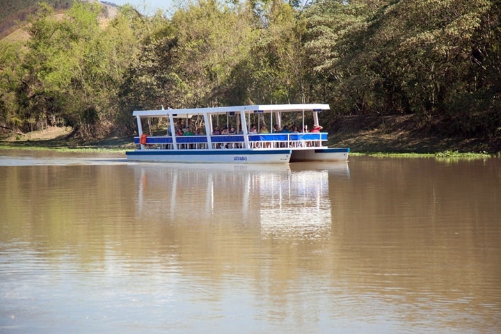 Passeio de barco no Rio Paraíba do Sul até o ponto onde foi encontrada a imagem original de Nossa Senhora Aparecida - Aparecida, SP - RioSanto divulgação