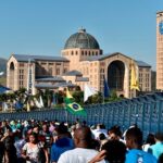 Passarela da Fé, que liga o Santuário Nacional à Basílica Velha, em Aparecida - foto Thiago Leon