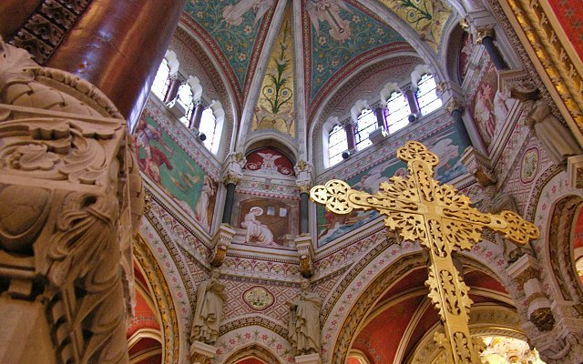 Interior da Basílica de Ars, na França - divulgação