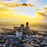 O Santuário Nacional de Aparecida ao entardecer - reprodução Facebook