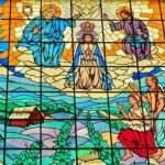 Vitral do santuário do Divino Pai Eterno, em Trindade, Goiás - foto Viagens de Fé
