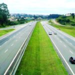 Rodovia Ayrton Senna, usada para ir de São Paulo a Aparecida e à Canção Nova, destinos de turismo religioso - Ecopistas