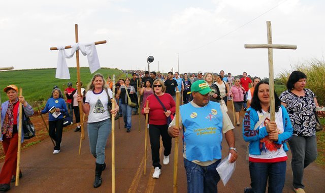 Participantes da romaria Rotas da Fé, no Paraná