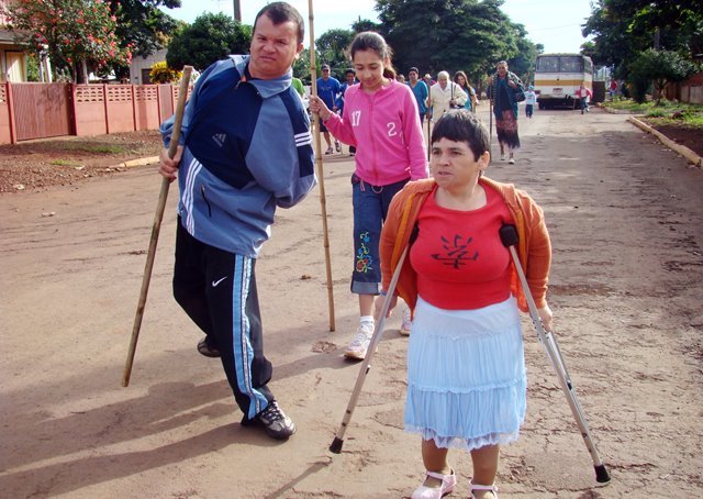 Deficientes participam da romaria Rotas da Fé, no Paraná
