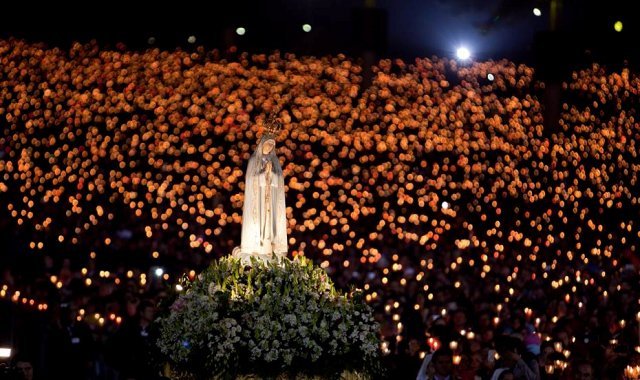 Procissão noturna à luz de velas - Santuário de Fátima, Portugal - divulgação