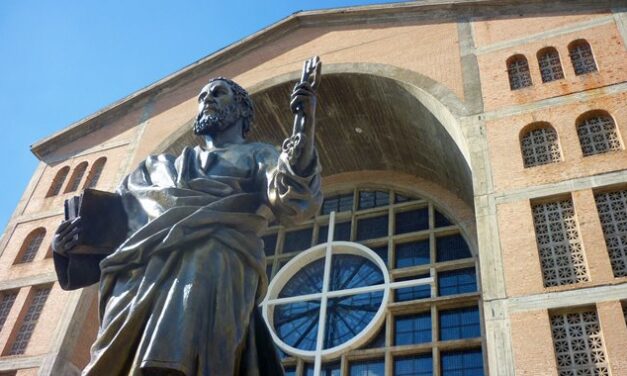Aparecida reabre museus e libera a entrada de vans e microônibus
