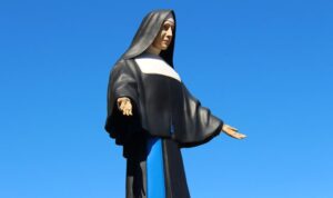 Estátua de Santa Paulina, em Nova Trento, Santa Catarina - divulgação