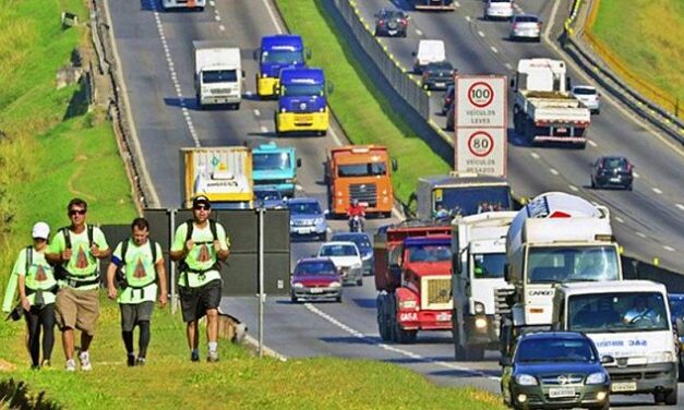 Mortes e acidentes provam riscos de ir à pé para Aparecida pela Via Dutra
