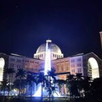 Vista noturna do campanário do Santuário Nacional de Aparecida - divulgação