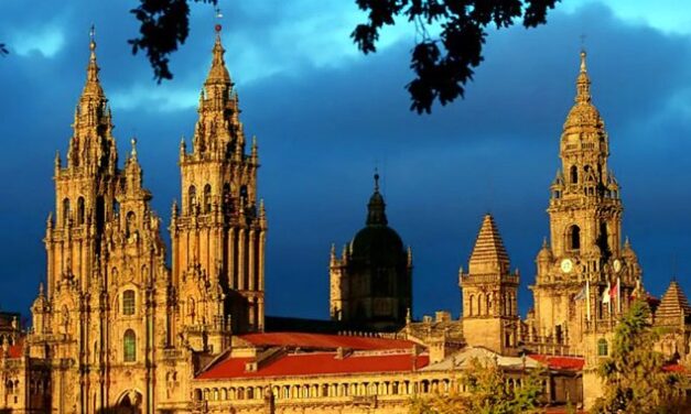 Conheça a Catedral de Santiago de Compostela em visita virtual