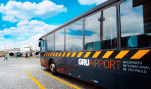 Ônibus que faz a ligação entre os terminais do aeroporto de Guarulhos - Invepar