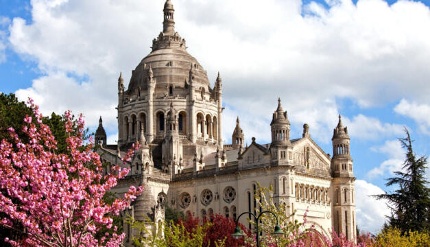Conheça Lisieux, a cidade de Santa Teresinha do Menino Jesus