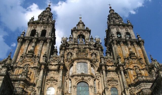 Fachada da Catedral de Santiago de Compostela, na Espanha - divulgação