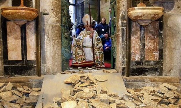 Abertura da Porta Santa em Santiago de Compostela dá início ao Ano Jacobeu