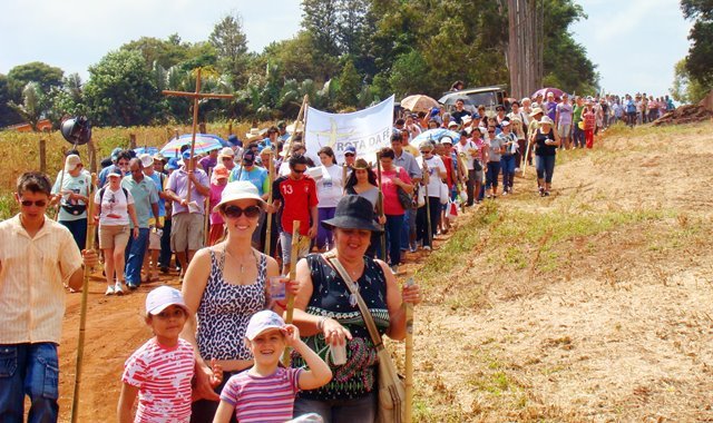 Peregrinos percorrem a Rota da Fé, no Paraná - divulgação