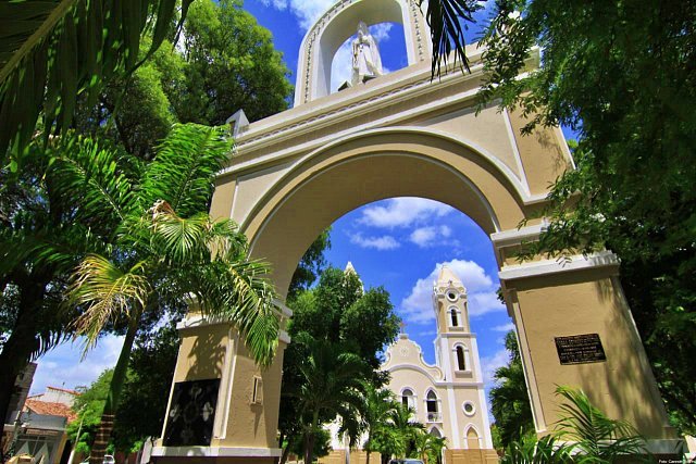 Arco de entrada da Catedral de Sant'Ana, em Caicó, RN - foto Canindé Soares