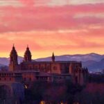 A Catedral de Pamplona vista ao entardecer