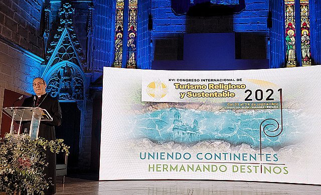 Palestrante durante o Congresso Internacional de Turismo Religioso e Sustentável, em Pamplona, Espanha