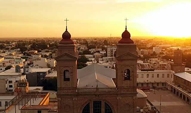 Torres da Catedral de Viedma, na Argentina - divulgação