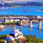 O convento da Penha em destaque na paisagem de Vitória e Vila Velha