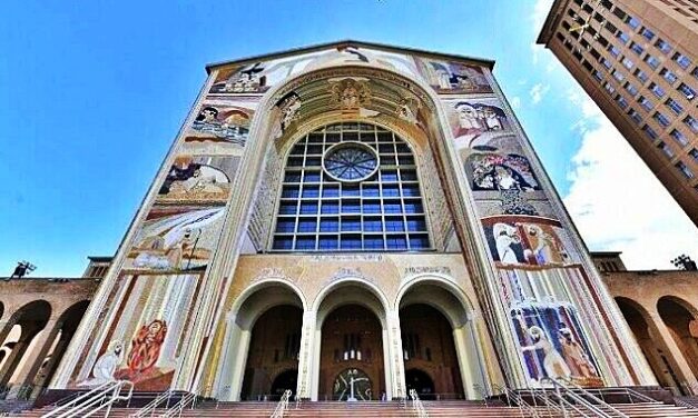 Santuário de Aparecida inaugura mosaicos da fachada