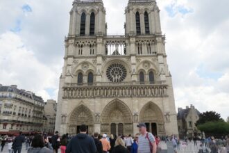 Fachada da Catedral de Notre-Dame de Paris, na França - foto Amadeu Castanho/Viagens de Fé
