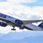Avião Airbus A350 da Azul decolando do aeroporto de Tarbes, junto a Lourdes, na França - foto Azul