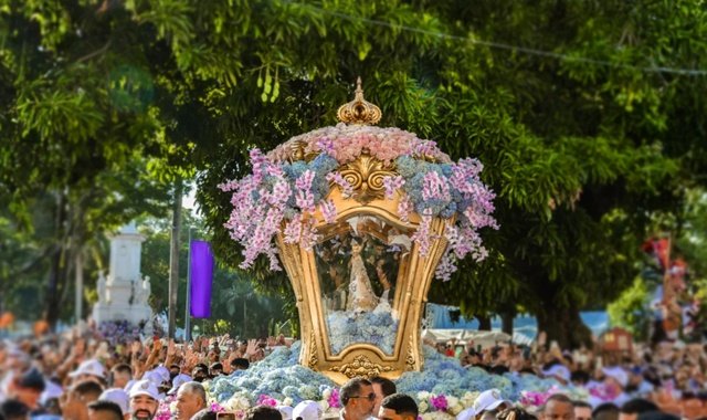Berlinda com a imagem de Nossa Senhora de Nazaré durante a procissão do Círio de Nazaré de 2024 - Leonardo Lima - divulgação