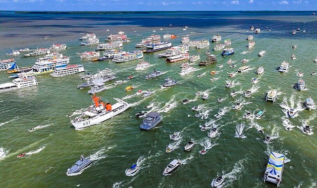 Barcos durante o Círio Naval, parte da Festa do Círio de Nazaré de 2024 - Ricardo Stuckert/PR