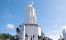 Romeiros na estátua de Padre Cícero, em Juazeiro do Norte, Ceará - divulgação Secr. Tur.