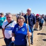 Participantes da 70a. edição da Rota da Fé em trecho do percurso entre Campo Mourão e Fênix, no Paraná