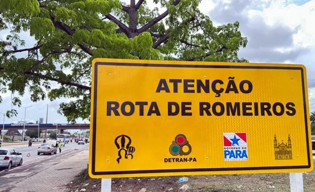 Placa de sinalização em estrada usada por romeiros durante o Círio de Nazaré - agência Pará