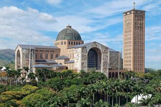 Vista da face Norte do Santuário Nacional de Aparecida - Marcos Elias Oliveira Júnior - Wikimedia