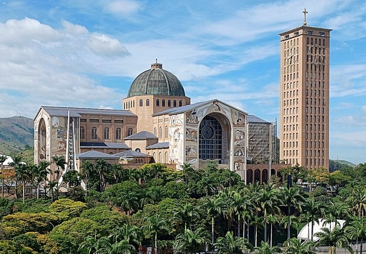 Vista da face Norte do Santuário Nacional de Aparecida - Marcos Elias Oliveira Júnior - Wikimedia