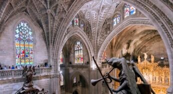 Catedral de Sevilha, na Espanha, oferece visita guiada aos seus vitrais