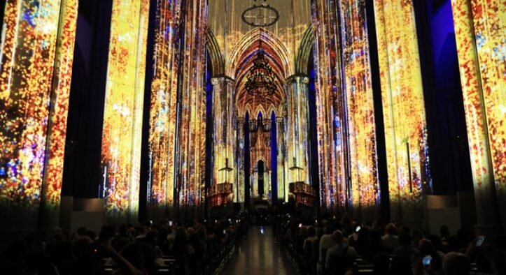 Catedral da Sé, em São Paulo, atrai visitantes com show de luz e som