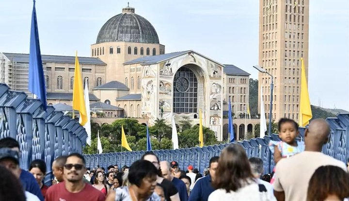 Santuário Nacional de Nossa Senhora Aparecida e Passarela da Fé - Thiago Leon