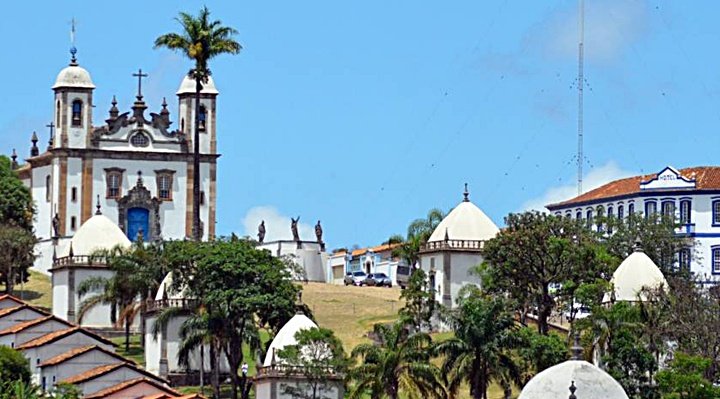 Vista de parte do patrimônio histórico e religioso de Congonhas, MG - foto Prefeitura Municipal de Congonhas