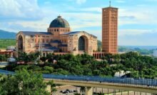 Santuário Nacional de Nossa Senhora Aparecida e Passarela da Fé - Aparecida, SP - foto Sidnesio Moura