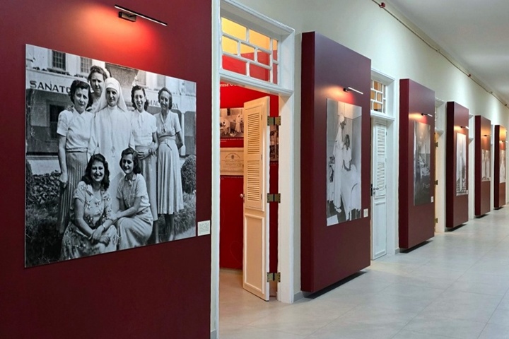 Galeria do Memorial da Venerável Madre Maria Teresa de Jesus Eucarístico, em Campos do Jordão, cidade próxima de Aparecida