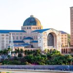 Vista da fachada Norte do Santuário Nacional de Nossa Senhora Aparecida e da Passarela da Fé - agência SP