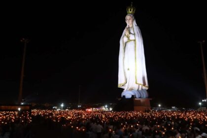 Estátua de Nossa Senhora de Fátima, em Crato, Ceará, atrativo de turismo religioso