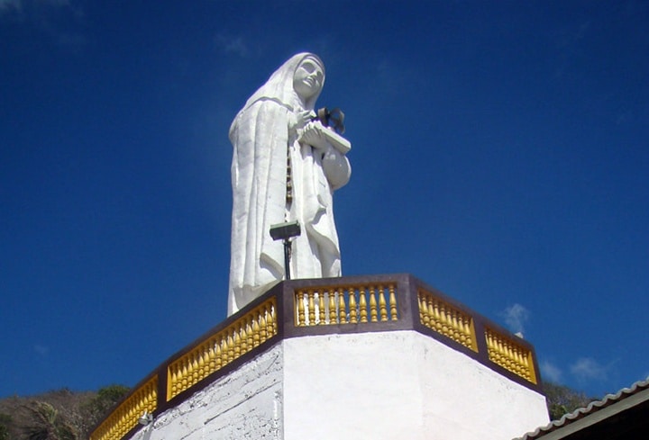 Estátua de Santa Edwiges, em Caucaia, Ceará, atrativo de turismo religioso
