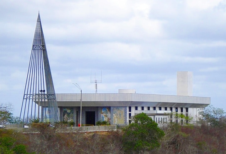 Santuário de Nossa Senhora Imaculada Rainha do Sertão, em Quixadá, Ceará, atrativo de turismo religioso