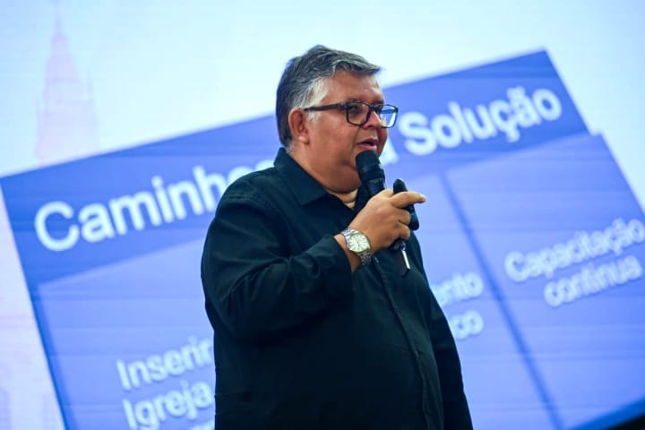 Palestra de Sidnésio Moura, renomado turismólogo eespecialista em turismo religioso - foto Divulgação