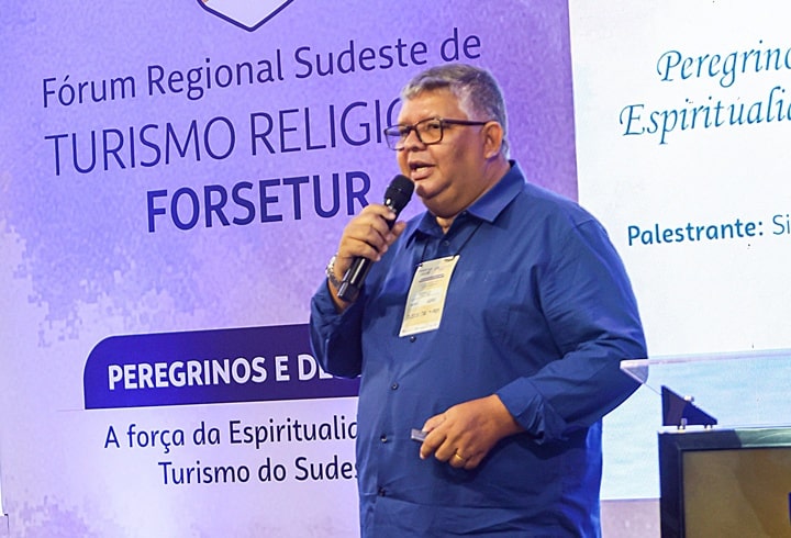 Sidnésio Moura palestra no Fórum Regional Sudeste de Turismo Religioso, em Vitória, ES - foto Sebrae ES