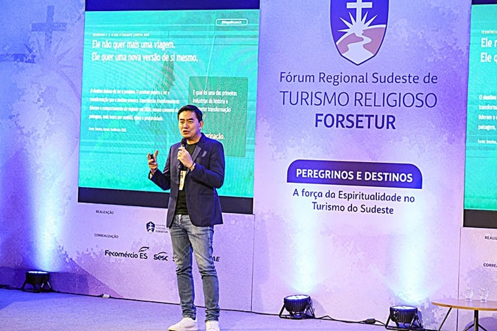Thiago Akira palestra no Fórum Regional Sudeste de Turismo Religioso, em Vitória, ES - foto Sebrae ES